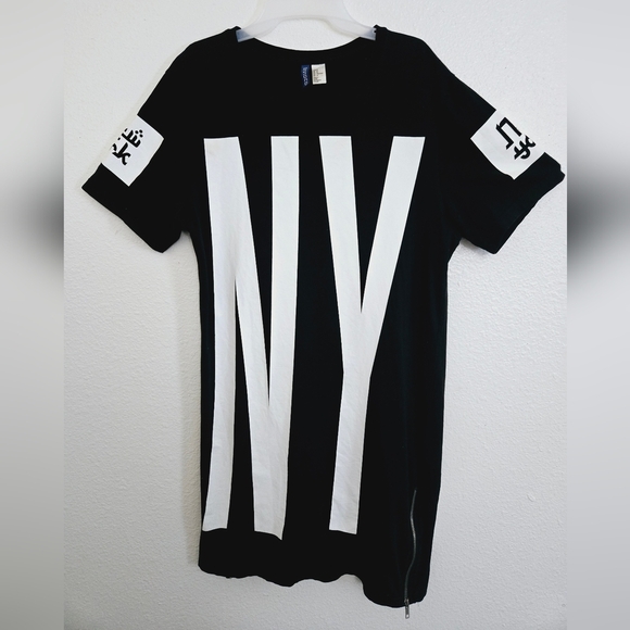 H&M WHITE AND BLACK NEW YORK LONG SHIRT SIZE M - Picture 1 of 6